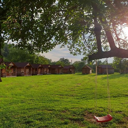 Casutele Din Grosi Hotel Grosi  ภายนอก รูปภาพ