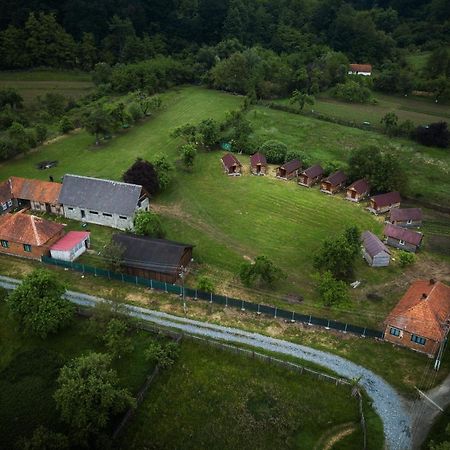 Casutele Din Grosi Hotel Grosi  ภายนอก รูปภาพ