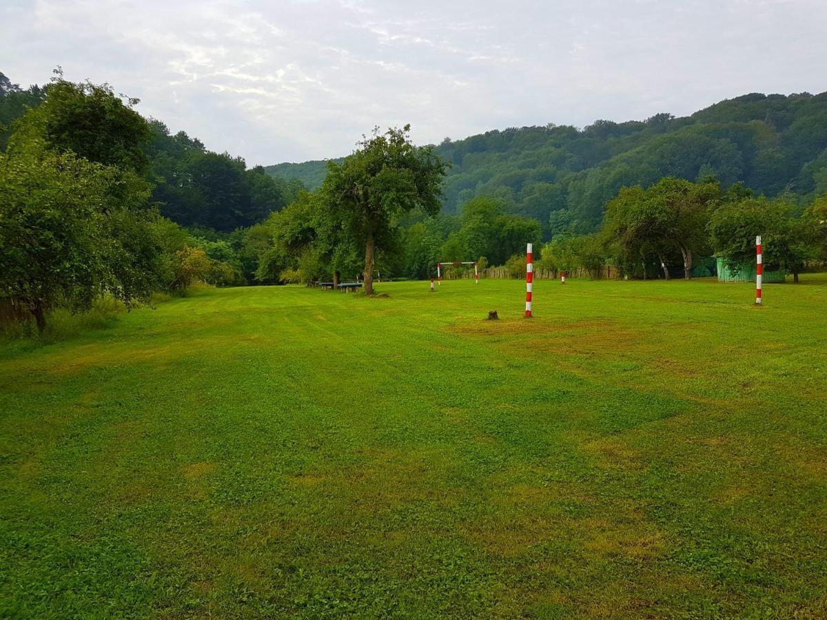 Casutele Din Grosi Hotel Grosi  ภายนอก รูปภาพ