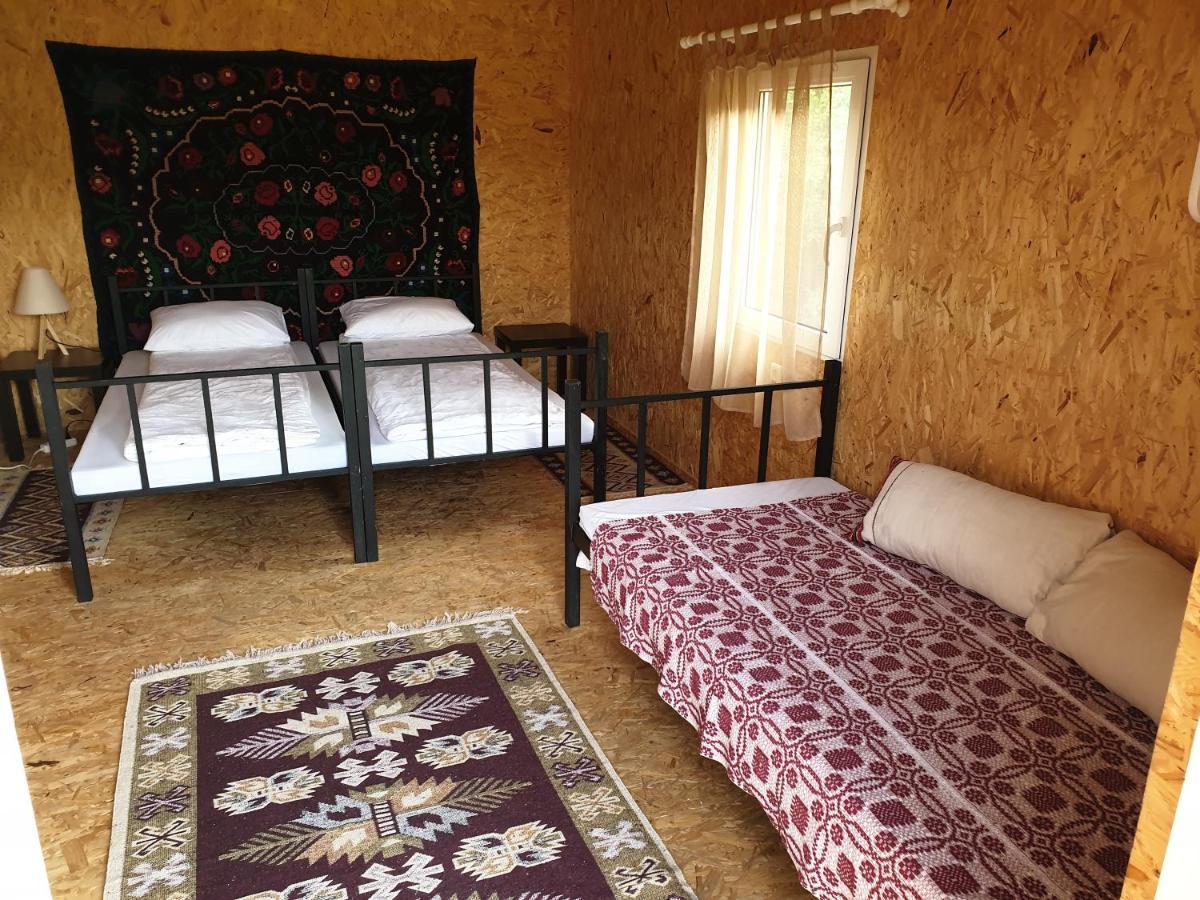 Casutele Din Grosi Hotel Grosi  ภายนอก รูปภาพ