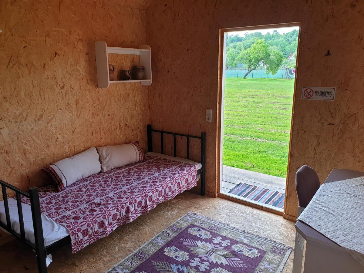 Casutele Din Grosi Hotel Grosi  ภายนอก รูปภาพ
