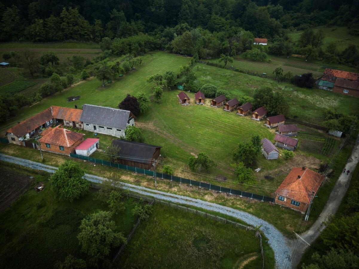 Casutele Din Grosi Hotel Grosi  ภายนอก รูปภาพ