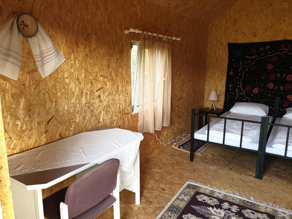 Casutele Din Grosi Hotel Grosi  ภายนอก รูปภาพ